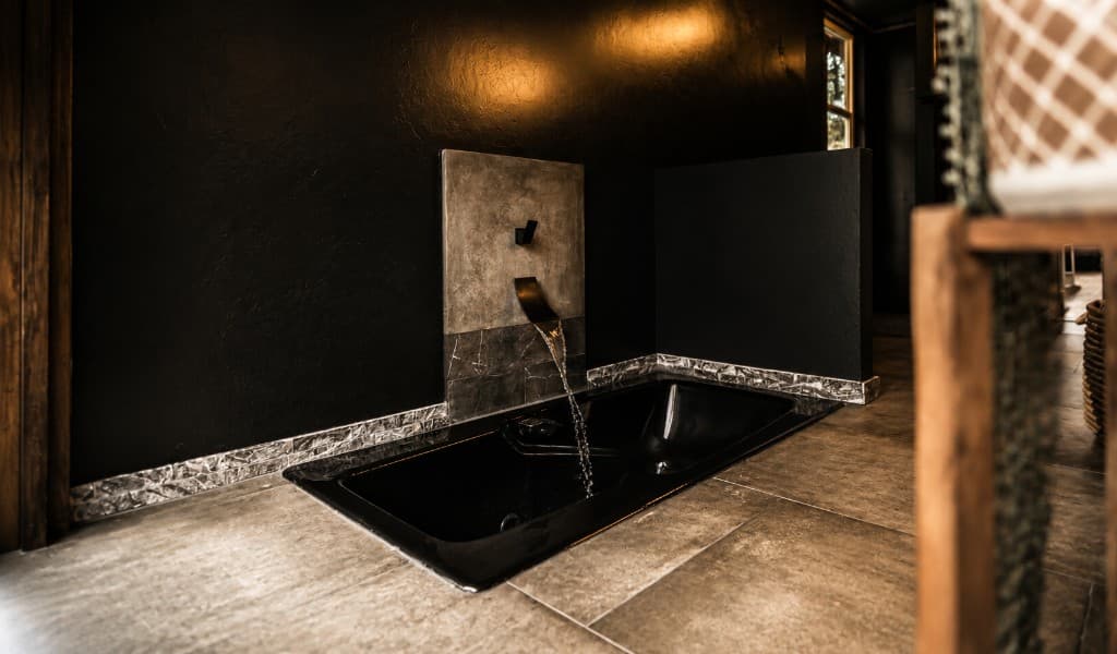 Moody bathroom with stone and water